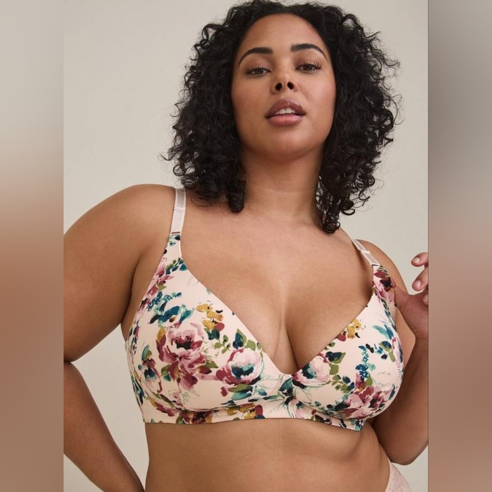 Torrid Wire-Free Lightly Lined Plunge 360° Back Smoothing Bra 42DDD